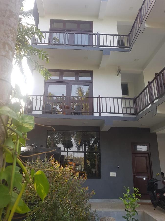 Waves Hiri Hotel Dickwella Exterior photo
